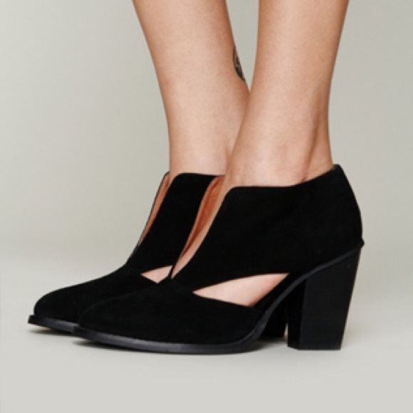 deep v ankle boots